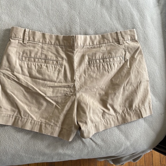 NWOT GAP Sunkissed Khaki Shorts - Picture 2 of 2